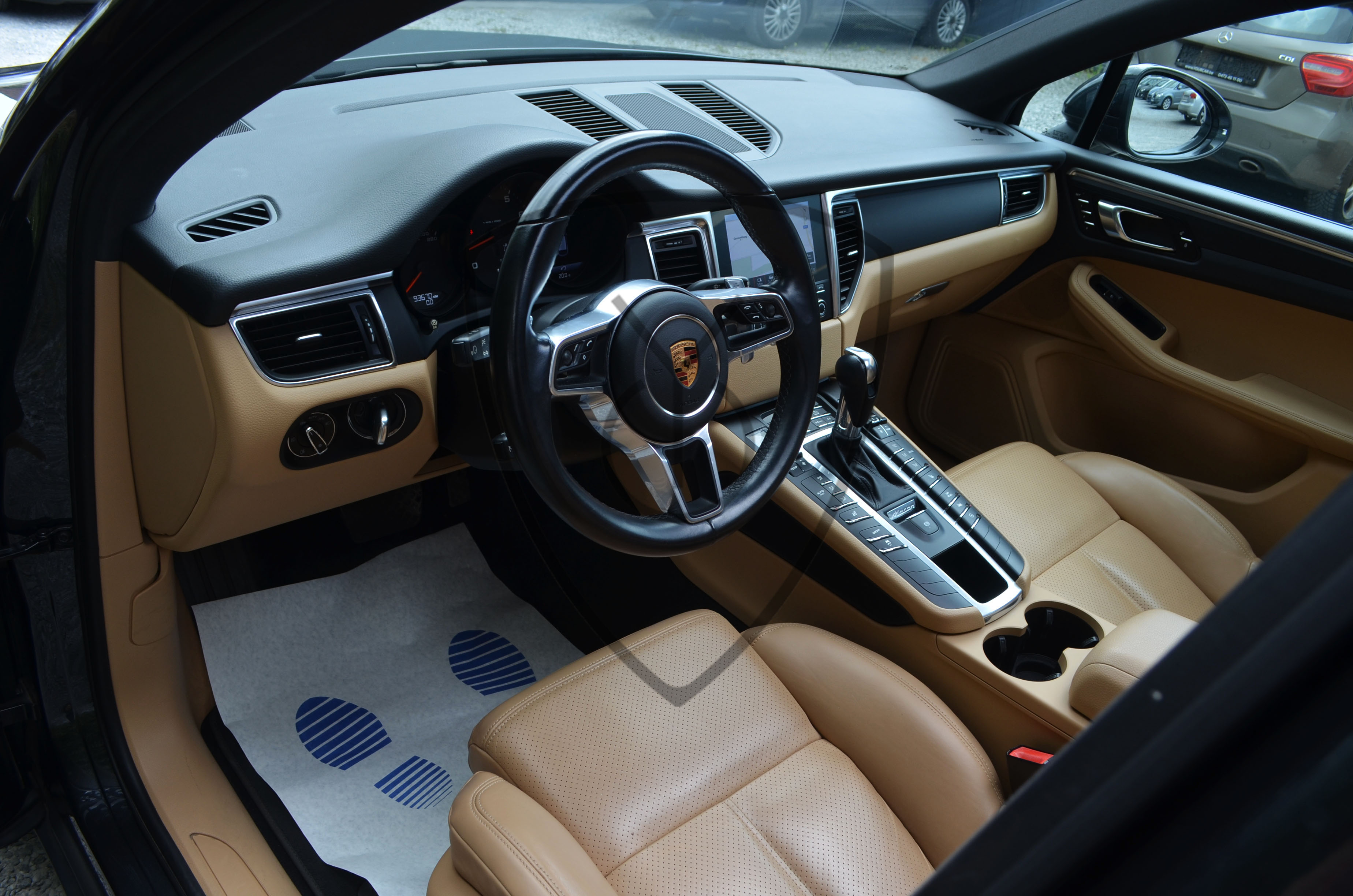 PORSCHE MACAN TURBO PDK — image 15